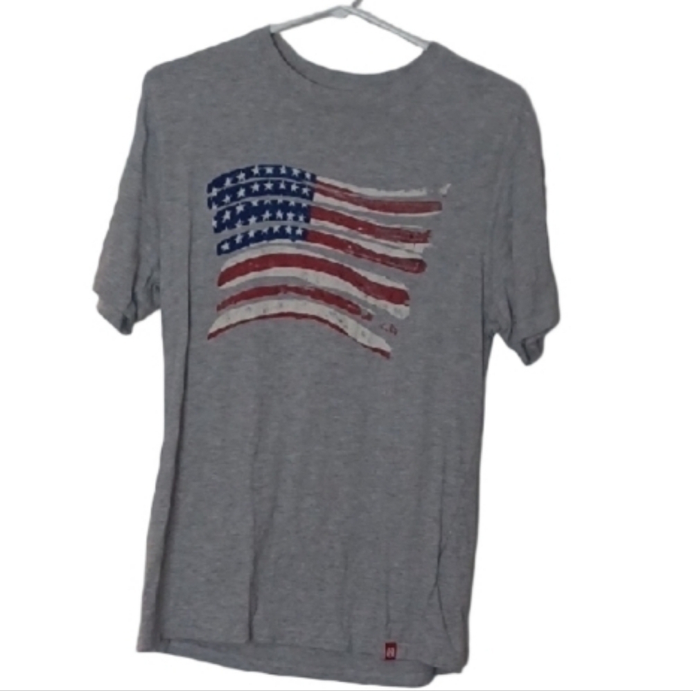 -- Coleman Gray T-Shirt with American Flag Design Men's Size Small Casual